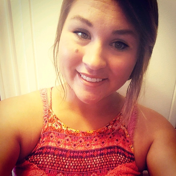 Meet your Posher, Whitney - Picture 1 of 1